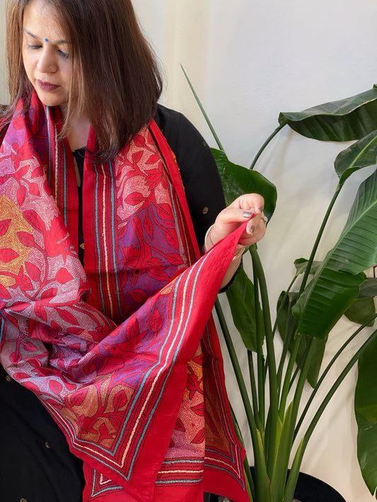 Red Handmade Reverse Nakshi Kantha Stole in Pure Silk - Masakalee
