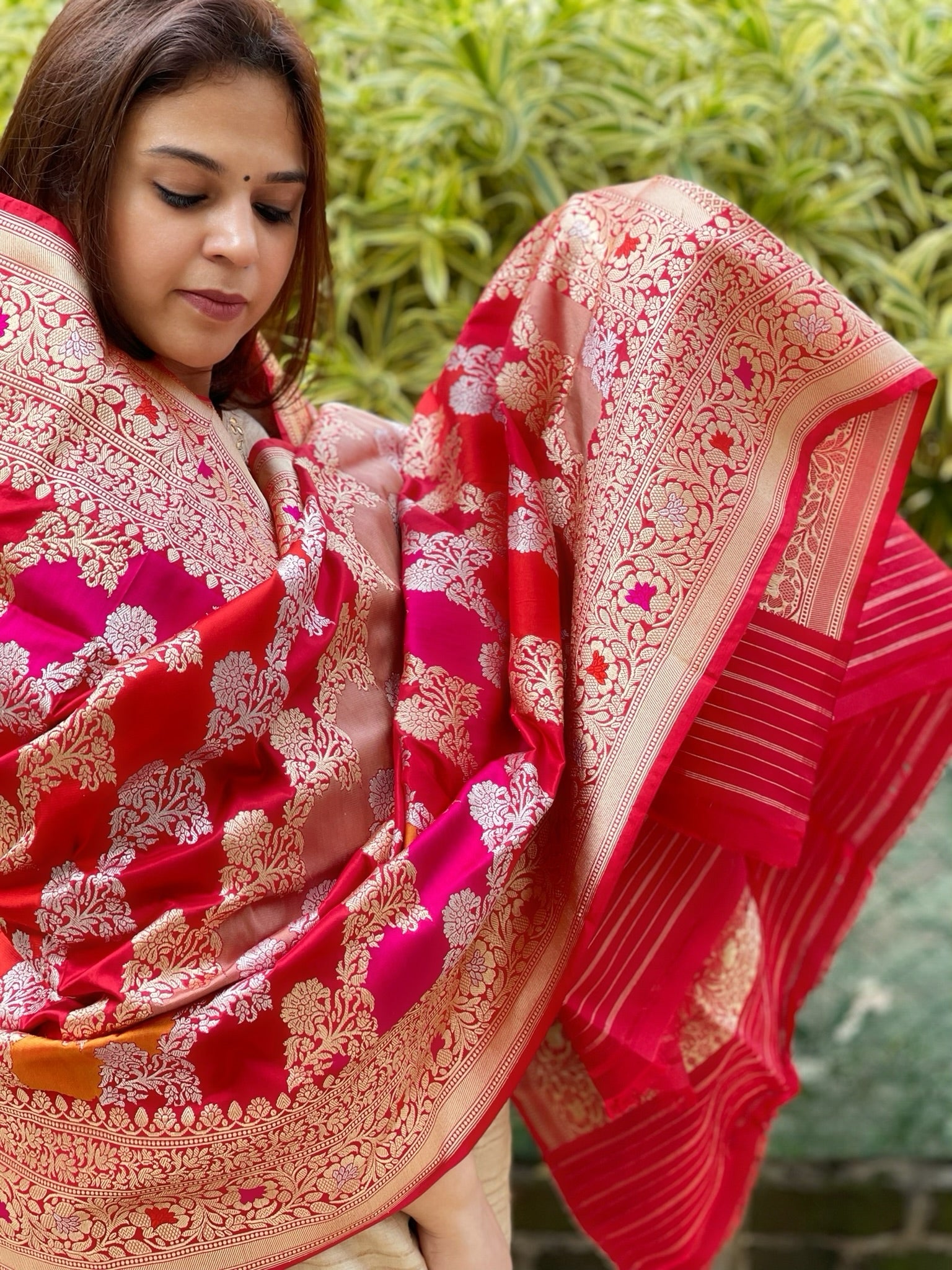 Red Handwoven Banarasi Rangkhat Dupatta in Pure Katan Silk - Masakalee