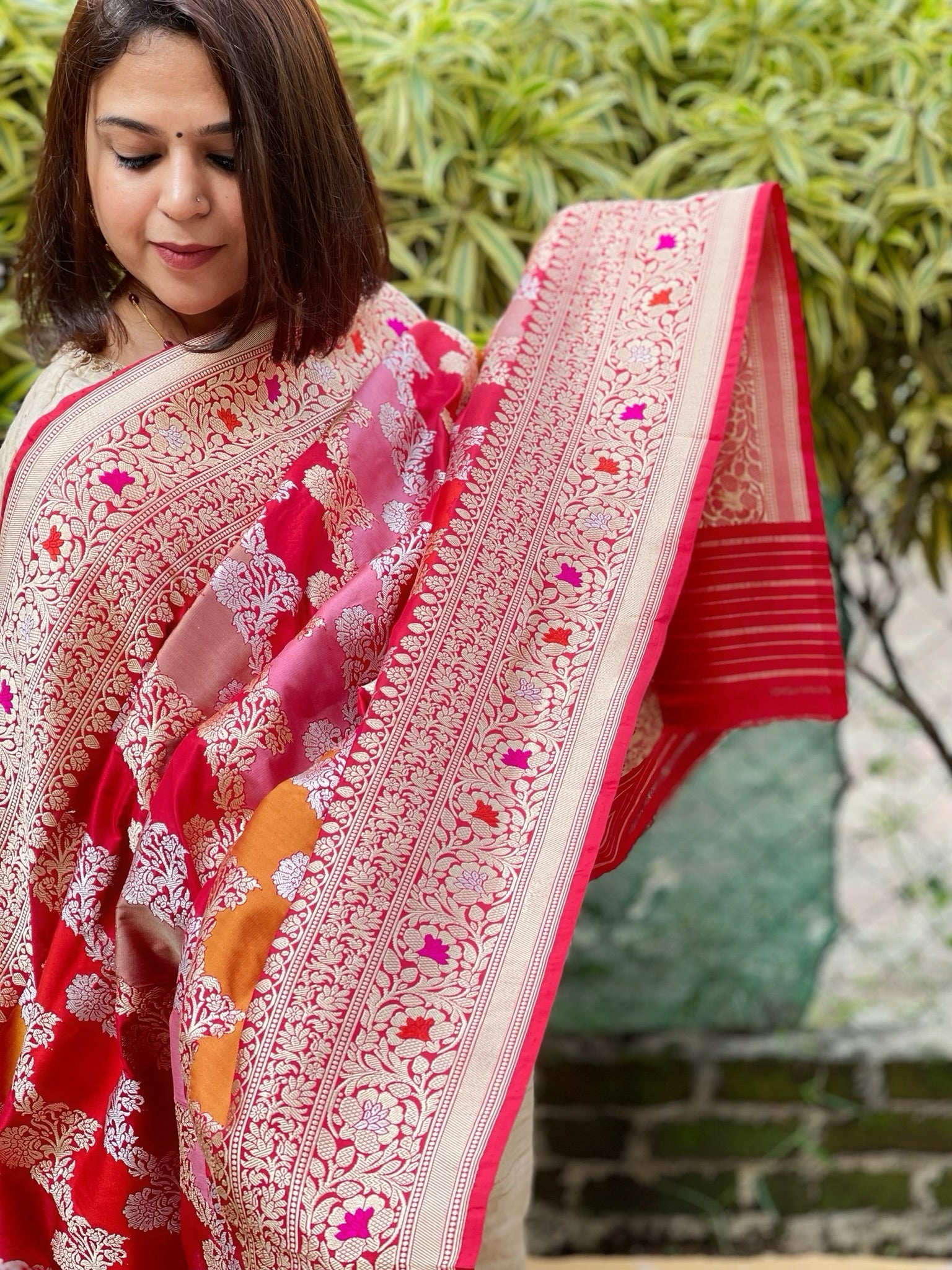 Red Handwoven Banarasi Rangkhat Dupatta in Pure Katan Silk - Masakalee