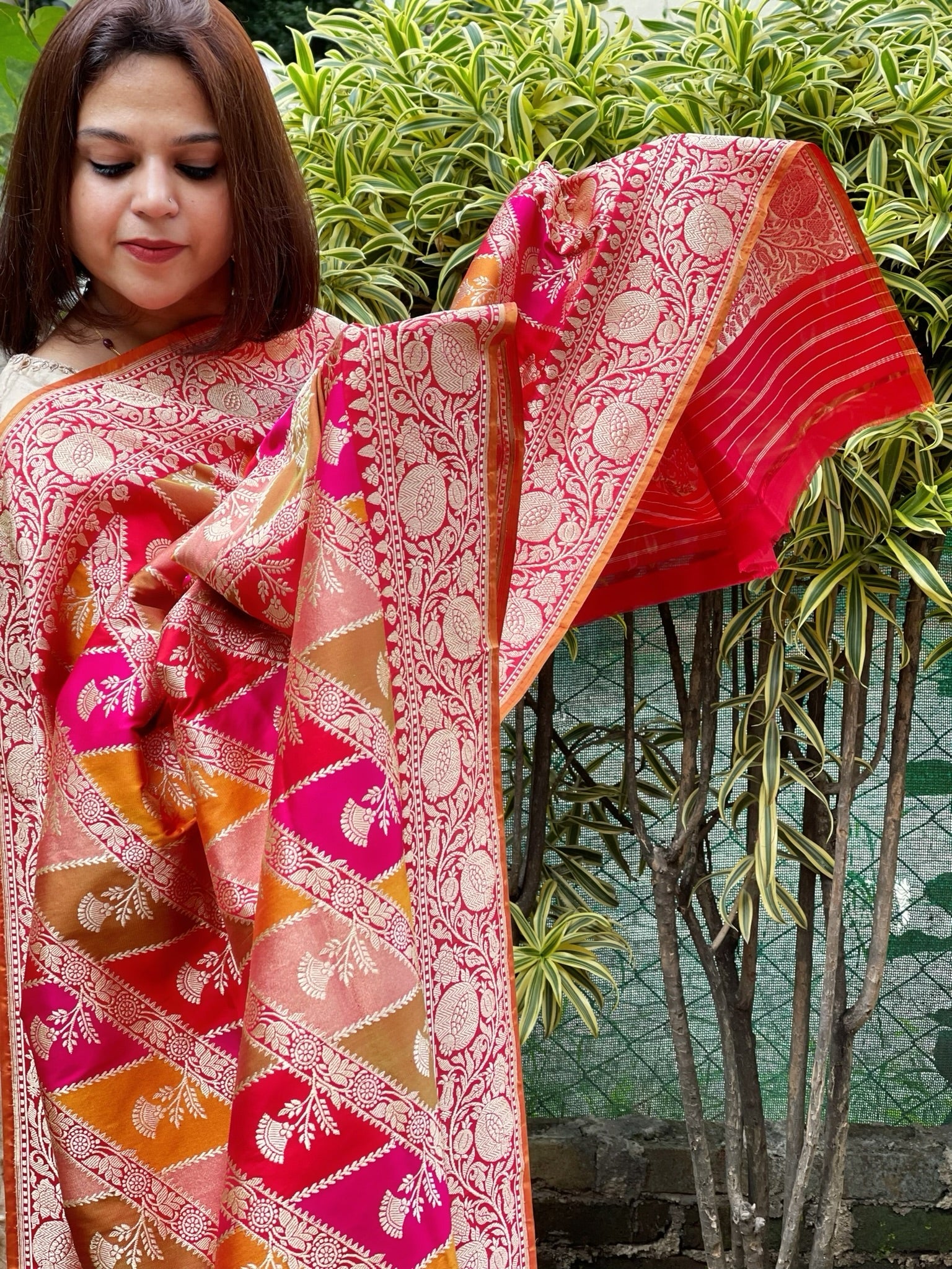 Red Handwoven Banarasi Rangkhat Dupatta in Pure Katan Silk - Masakalee