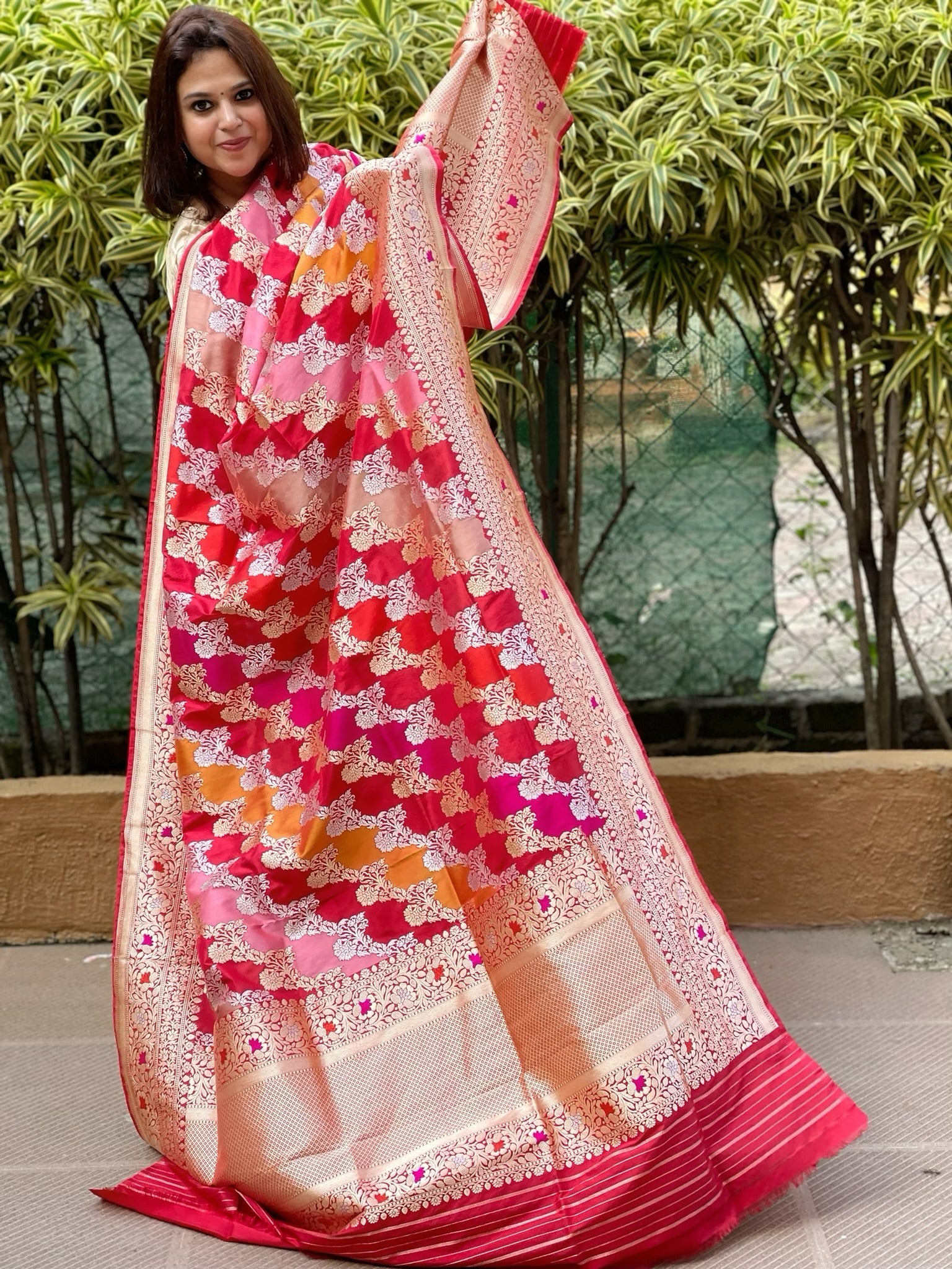 Red Handwoven Banarasi Rangkhat Dupatta in Pure Katan Silk - Masakalee