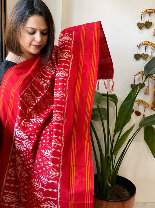 Red Handwoven Ikat Dupatta in Pure Silk - Masakalee