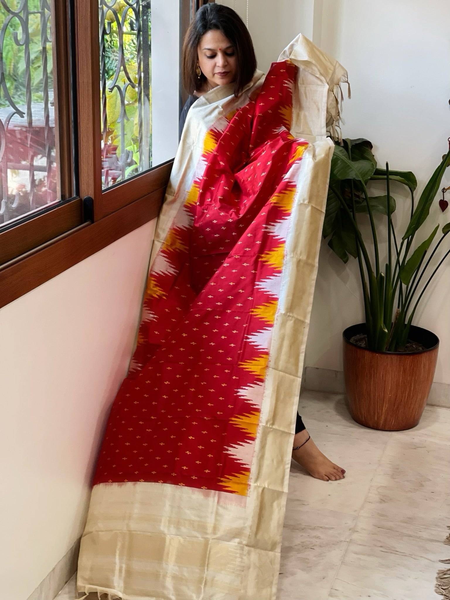 Red Handwoven Ikat Dupatta in Pure Silk - Masakalee
