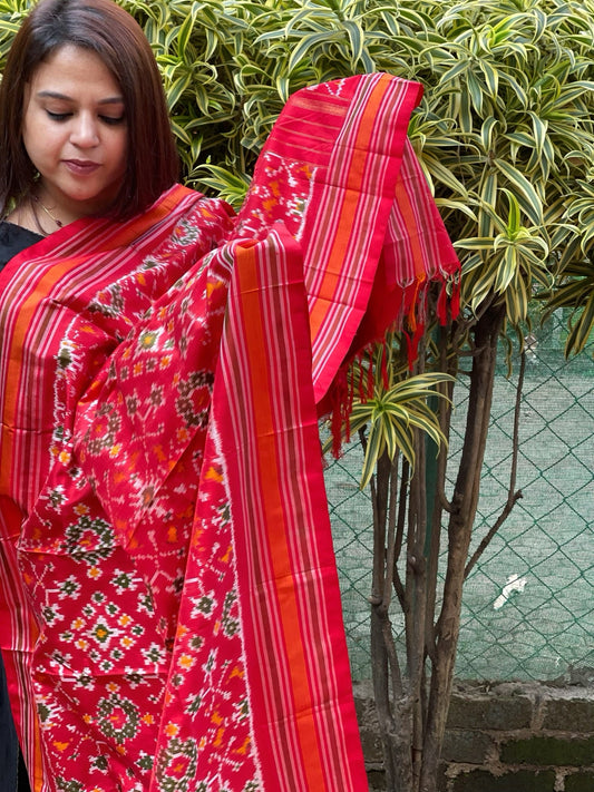 Red Handwoven Ikat Patola Dupatta in Pure Silk - Masakalee