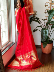 Red Handwoven Paithani Dupatta in Pure Silk - Masakalee