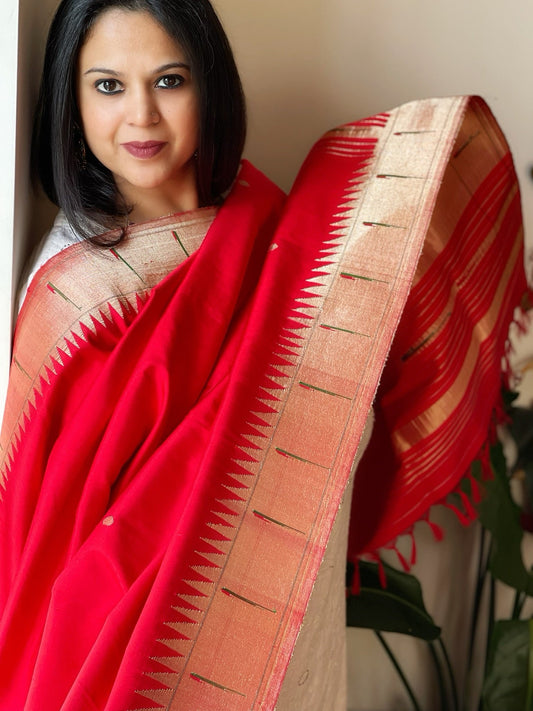 Red Handwoven Paithani Dupatta in Pure Silk - Masakalee