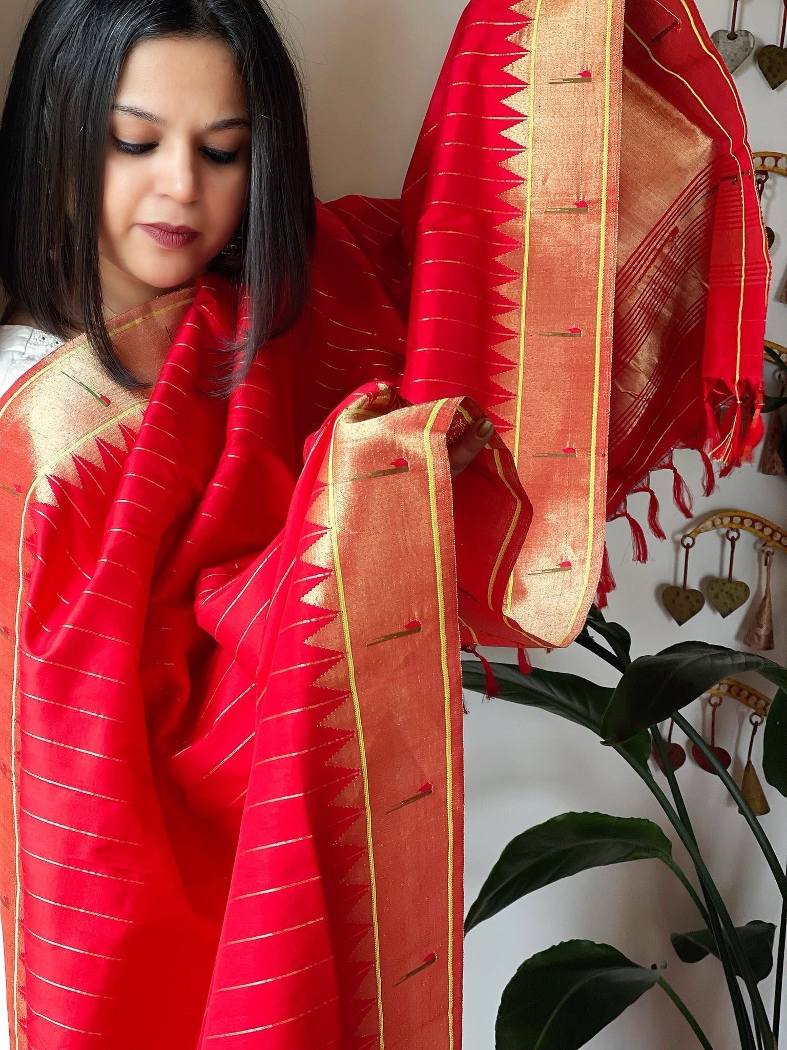 Red Handwoven Paithani Dupatta in Pure Silk - Masakalee