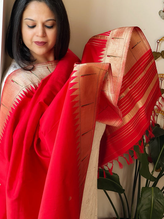Red Handwoven Paithani Dupatta in Pure Silk - Masakalee