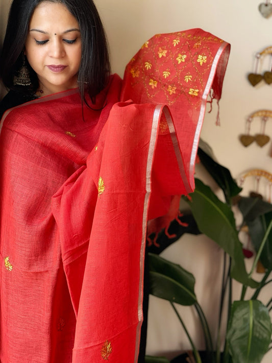 Red Sozni Hand Embroidery Dupatta in Pure Linen - Masakalee