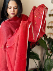 Red Sozni Hand Embroidery Dupatta in Pure Linen - Masakalee