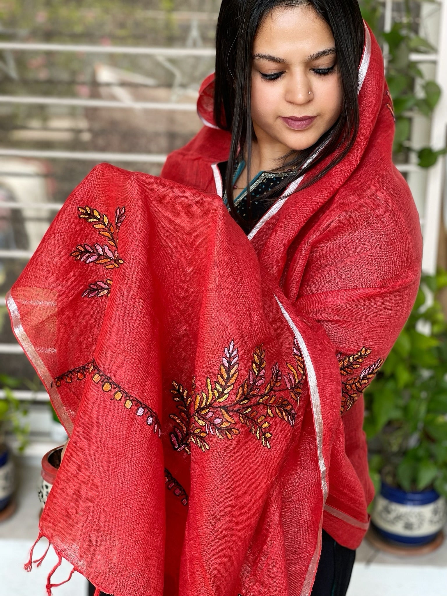 Sozni Hand Embroidery Dupatta in Pure Linen - Masakalee