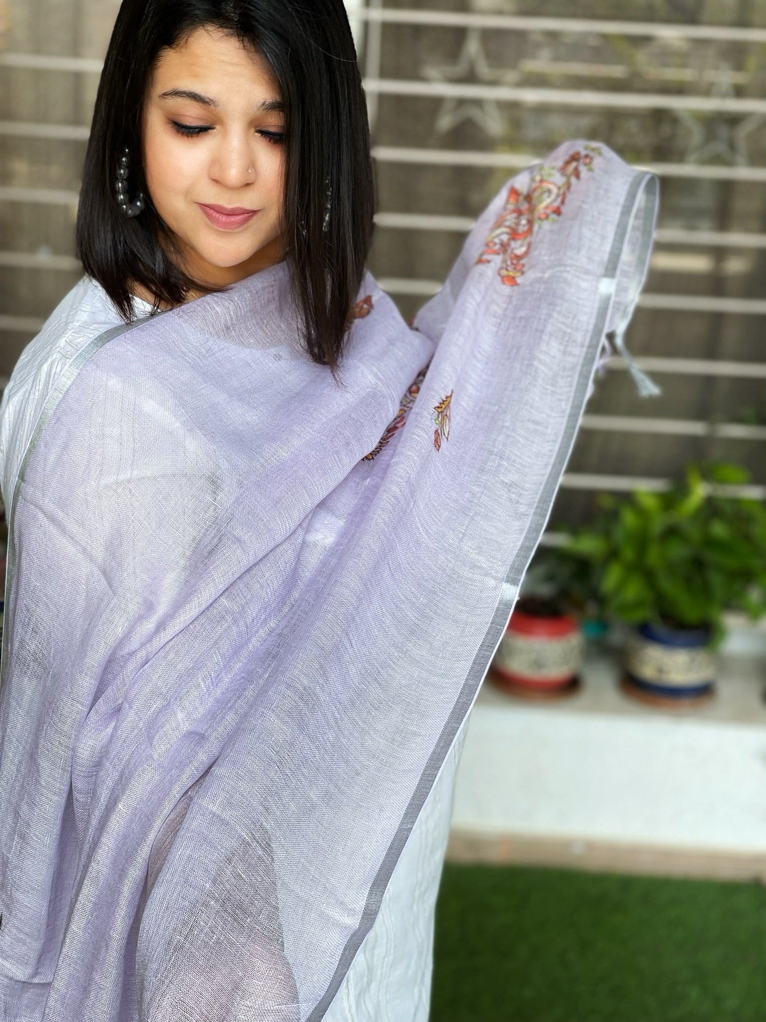 Sozni Hand Embroidery Dupatta in Pure Linen - Masakalee