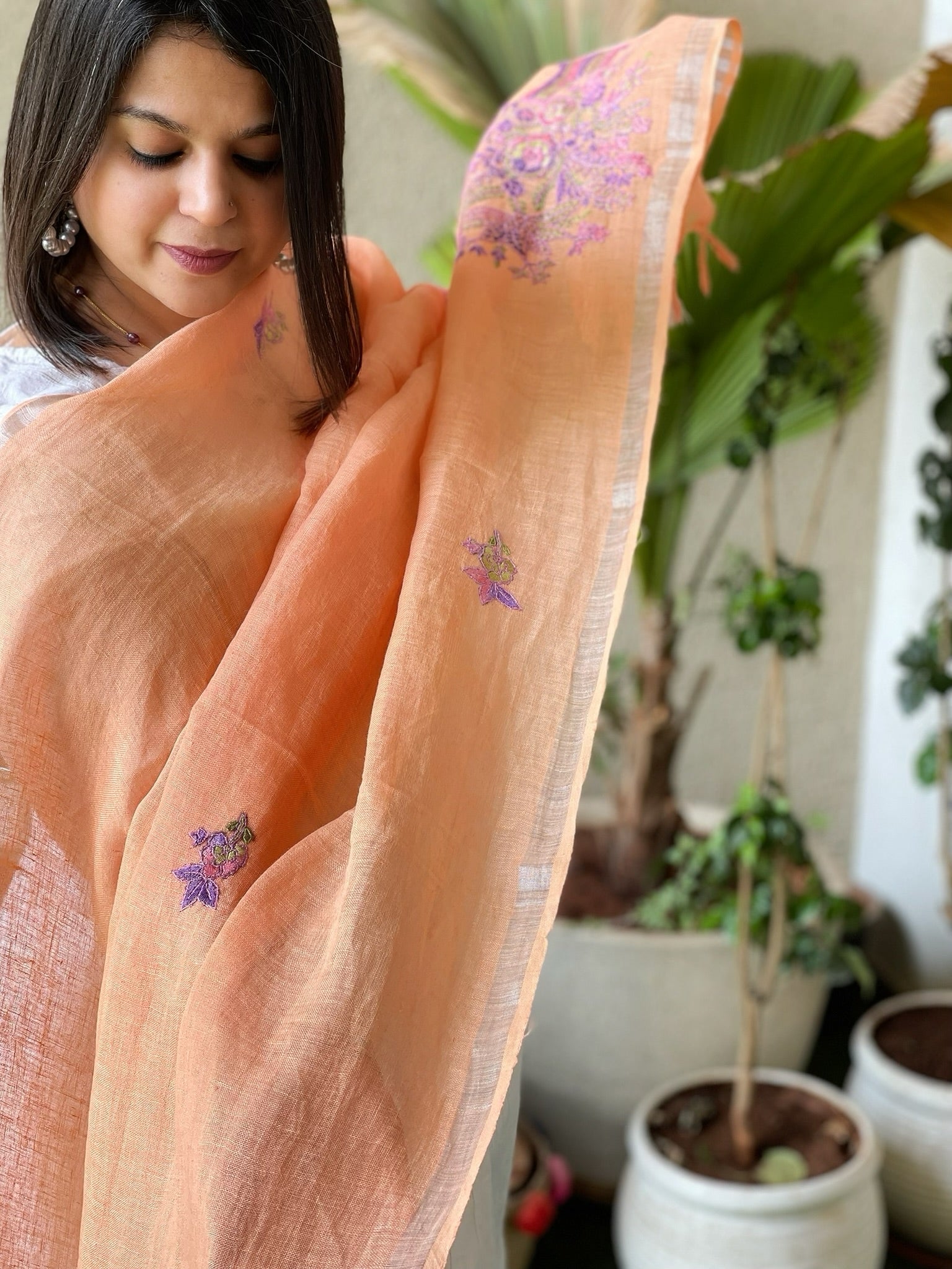 Sozni Hand Embroidery Dupatta in Pure Linen - Masakalee