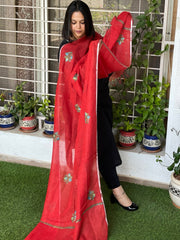 Sozni Hand Embroidery Dupatta in Pure Linen - Masakalee