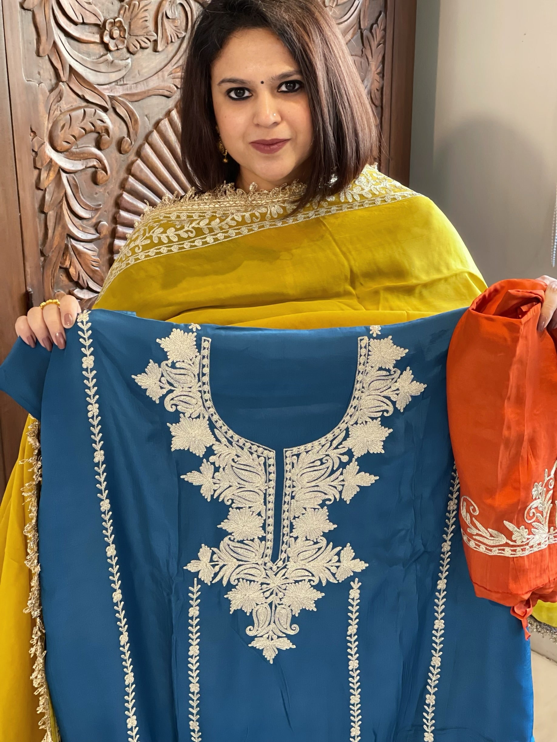 Suit Set with Kashmiri Tilla Work in Crepe - Masakalee
