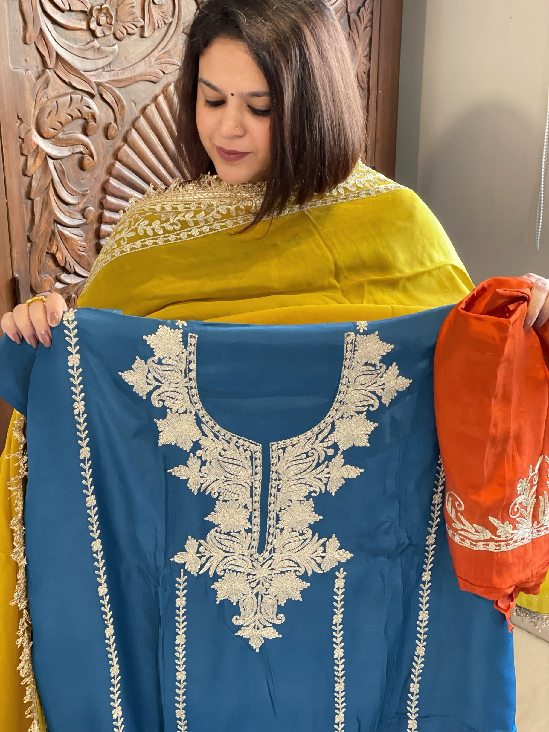 Suit Set with Kashmiri Tilla Work in Crepe - Masakalee