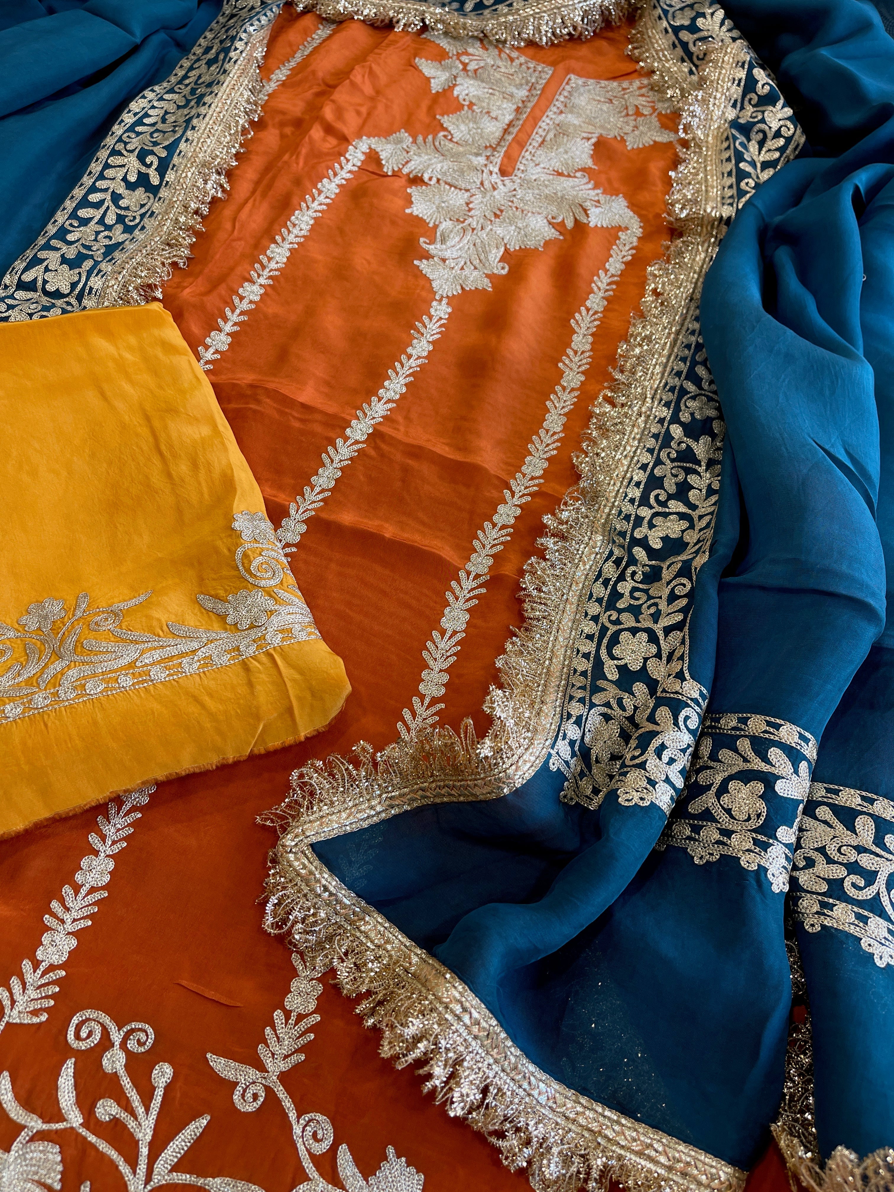 Suit Set with Kashmiri Tilla Work in Crepe - Masakalee