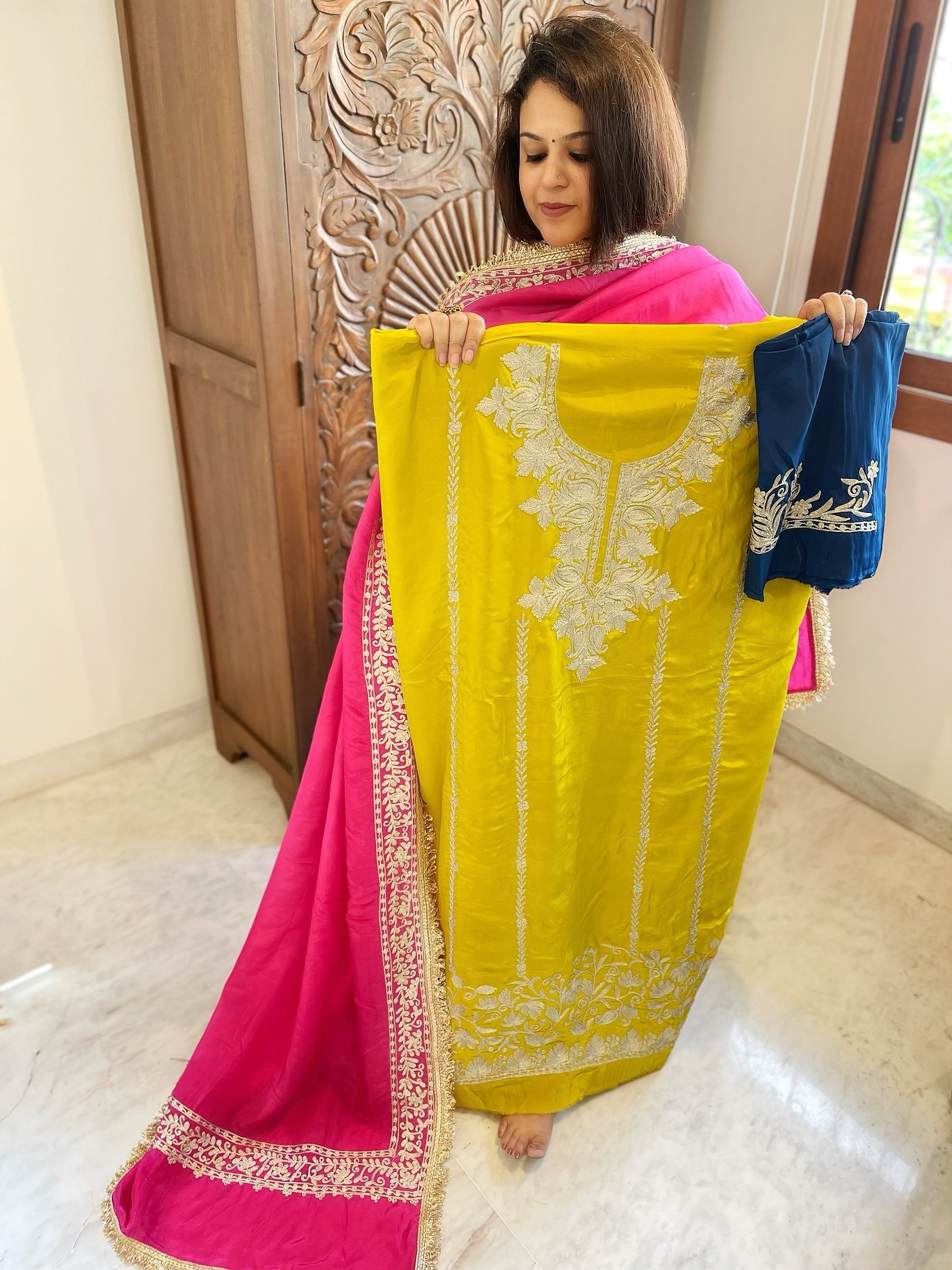 Suit Set with Kashmiri Tilla Work in Crepe - Masakalee