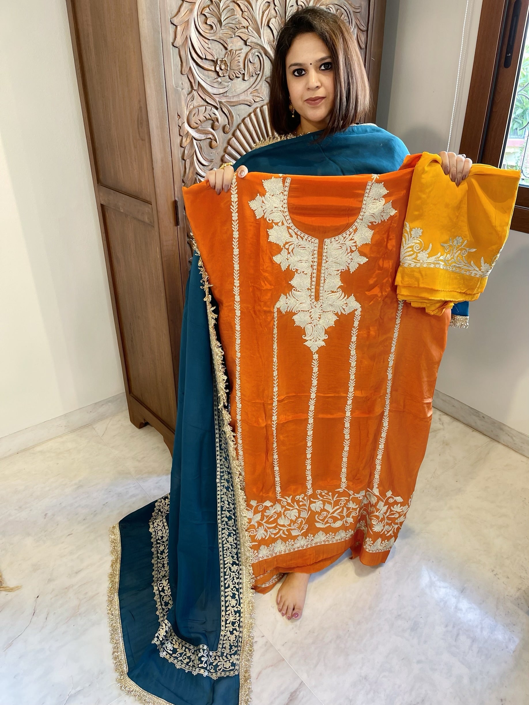 Suit Set with Kashmiri Tilla Work in Crepe - Masakalee