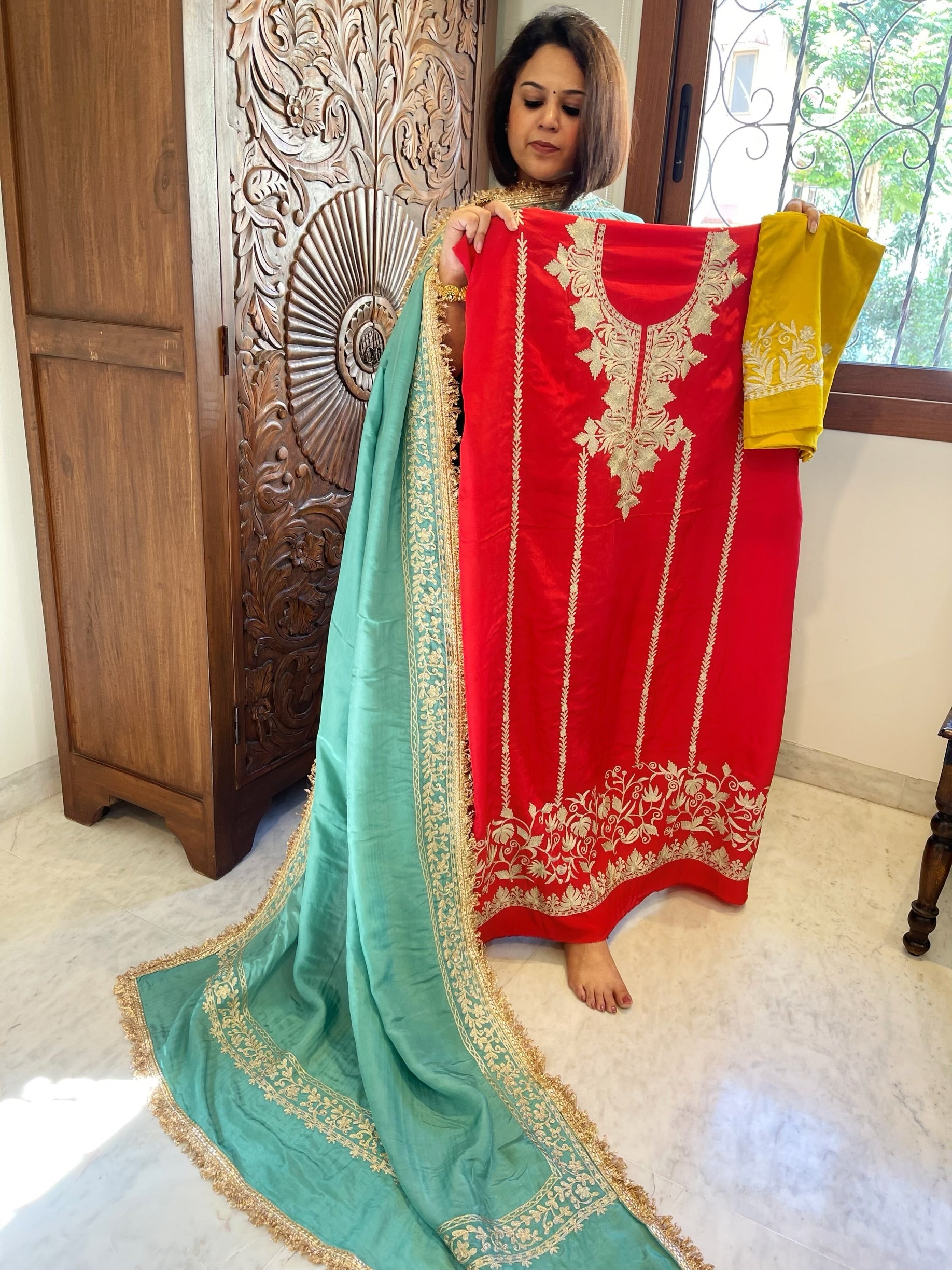 Suit Set with Kashmiri Tilla Work in Crepe - Masakalee