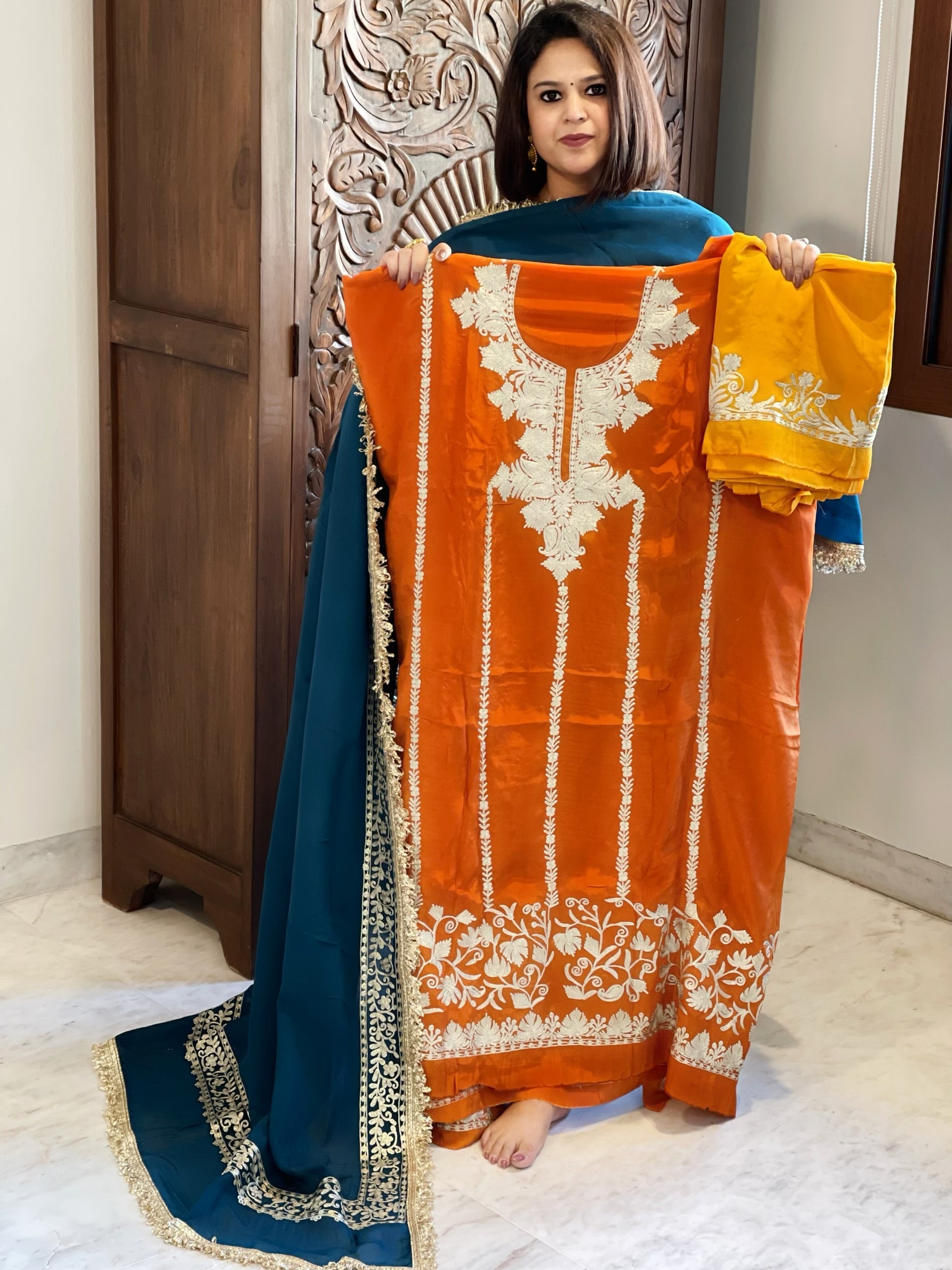 Suit Set with Kashmiri Tilla Work in Crepe - Masakalee