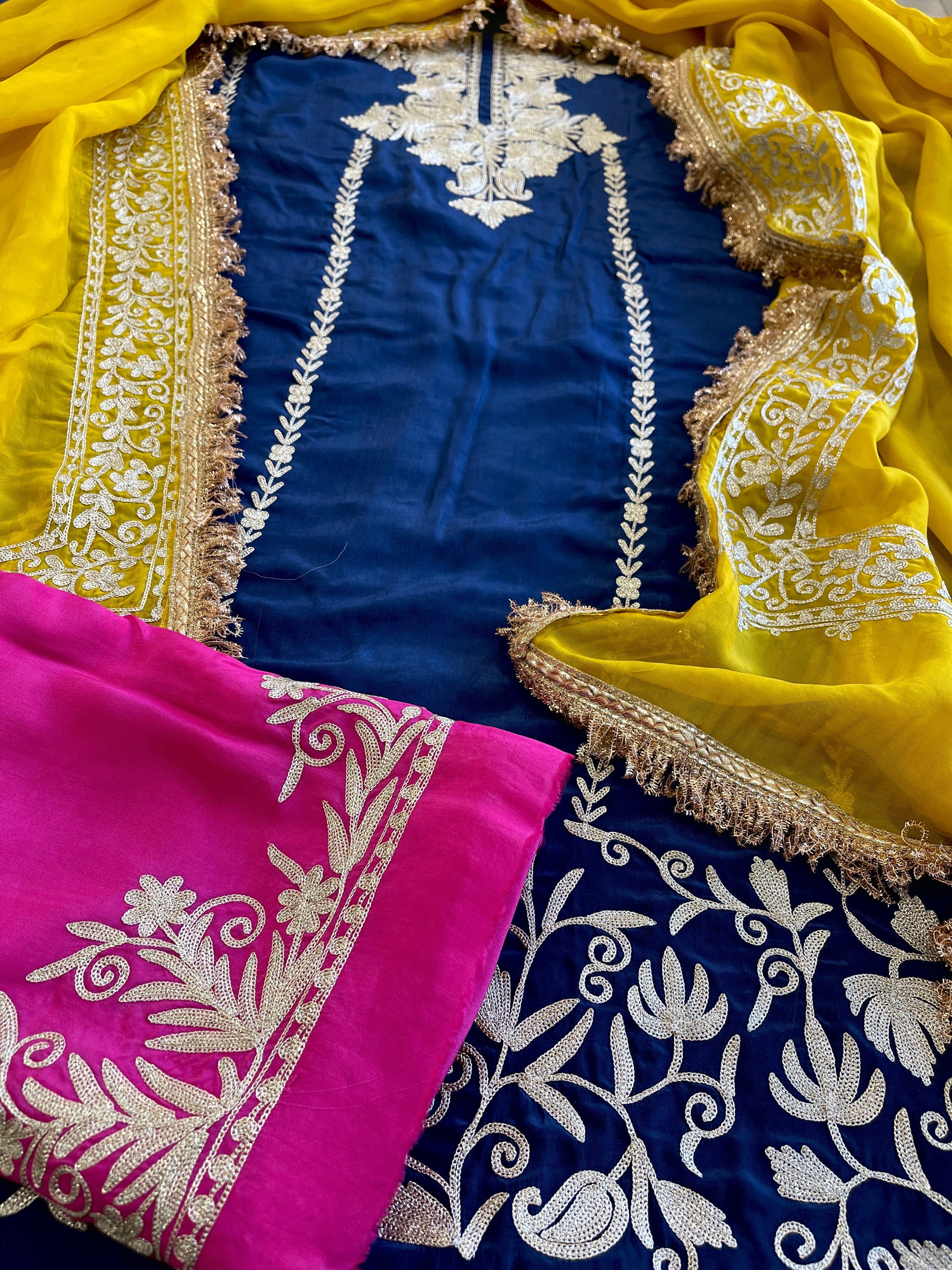 Suit Set with Kashmiri Tilla Work in Crepe - Masakalee