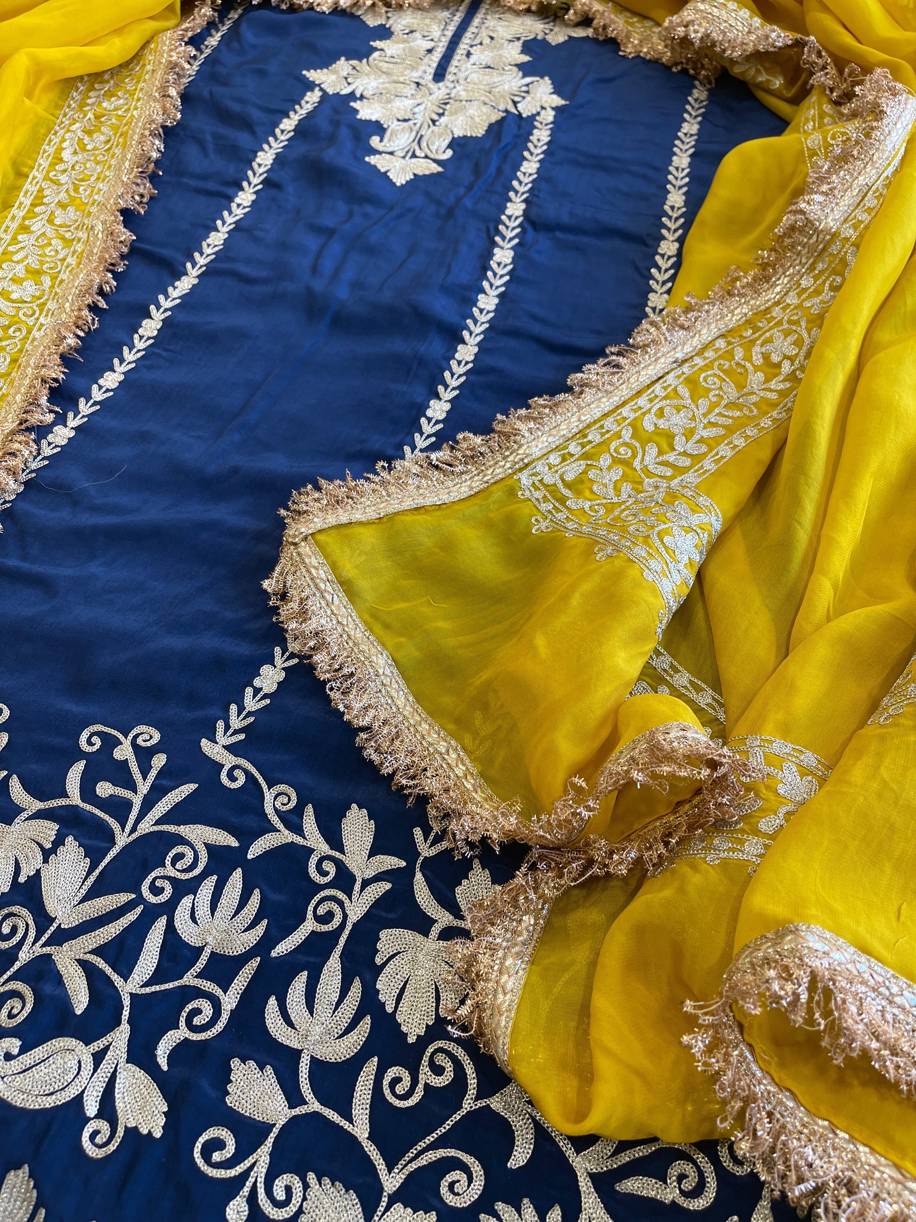 Suit Set with Kashmiri Tilla Work in Crepe - Masakalee