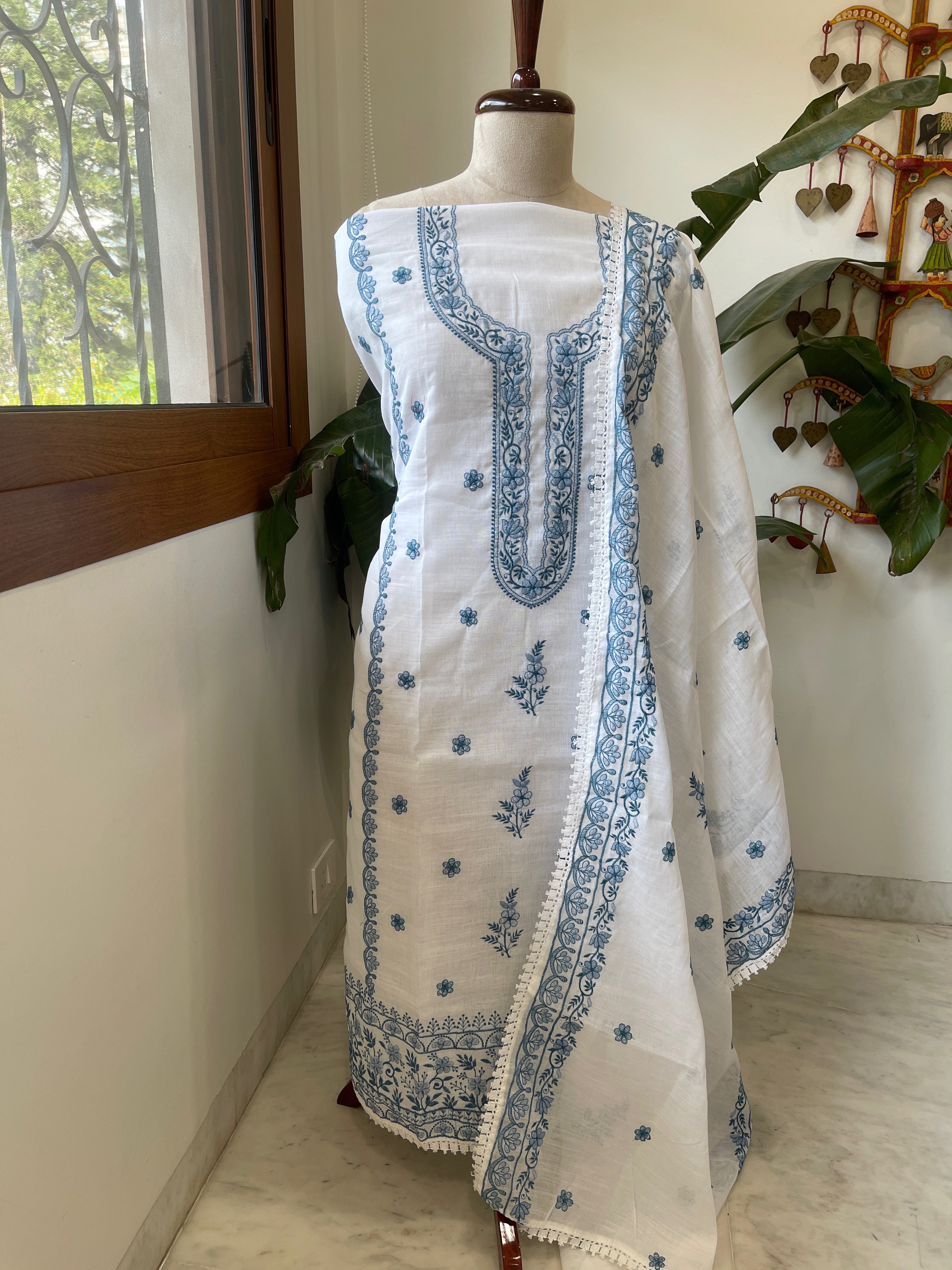 Suit Set with Thread Embroidery in Slub Cotton - Masakalee