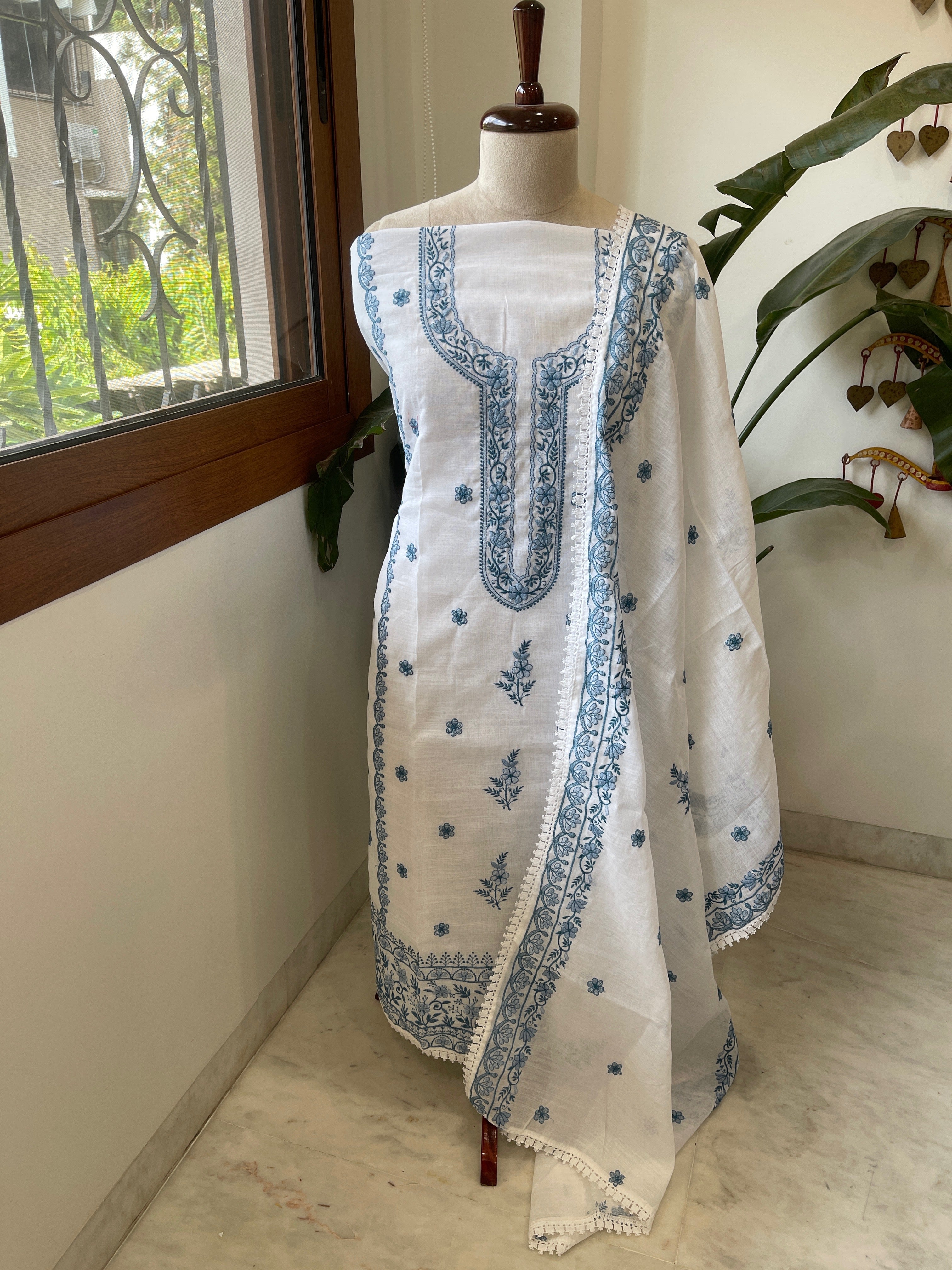 Suit Set with Thread Embroidery in Slub Cotton - Masakalee