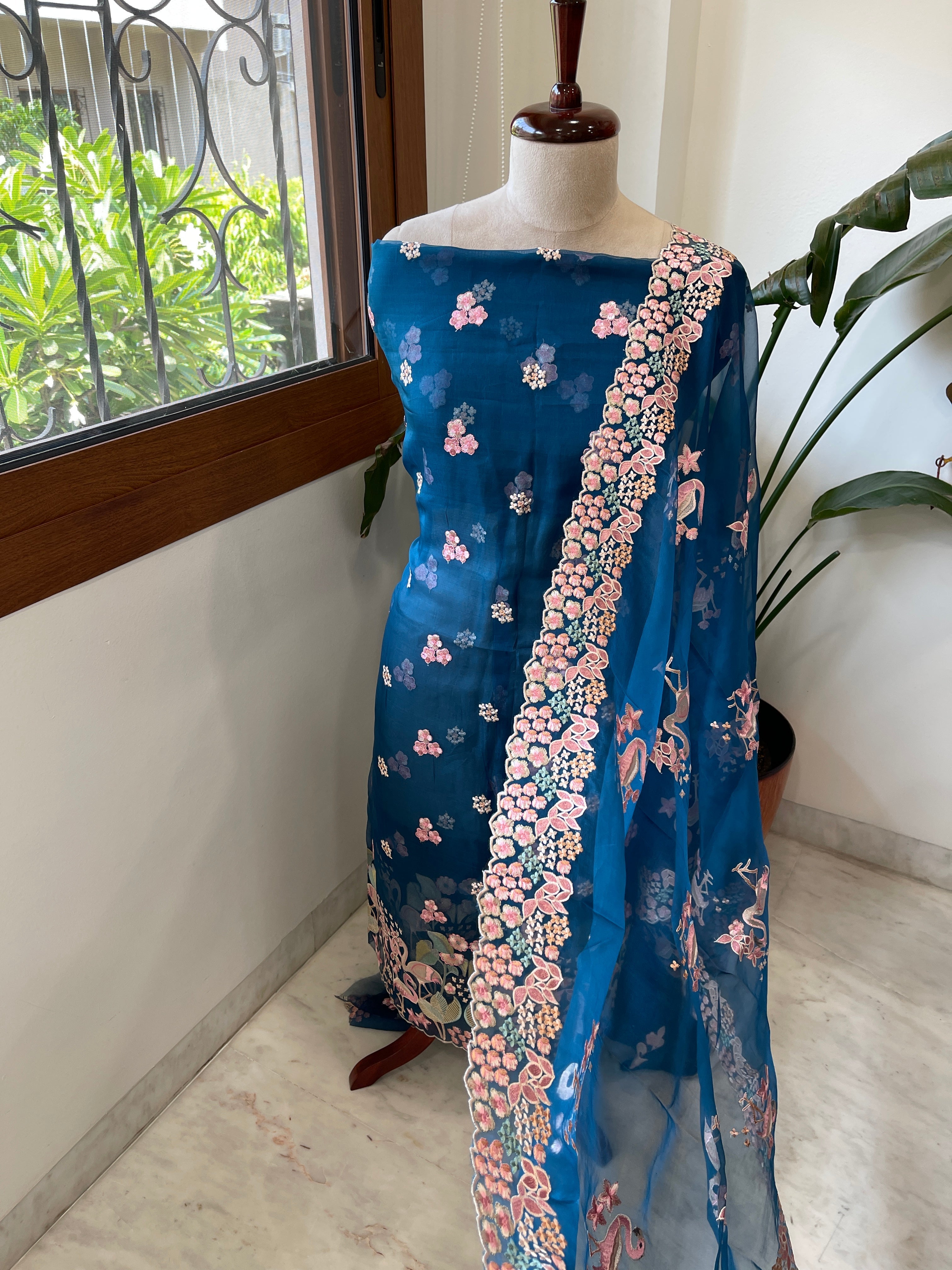 Teal Dupatta Set (Kurta+Dupatta) with Thread Embroidery in Pure Organza - Masakalee