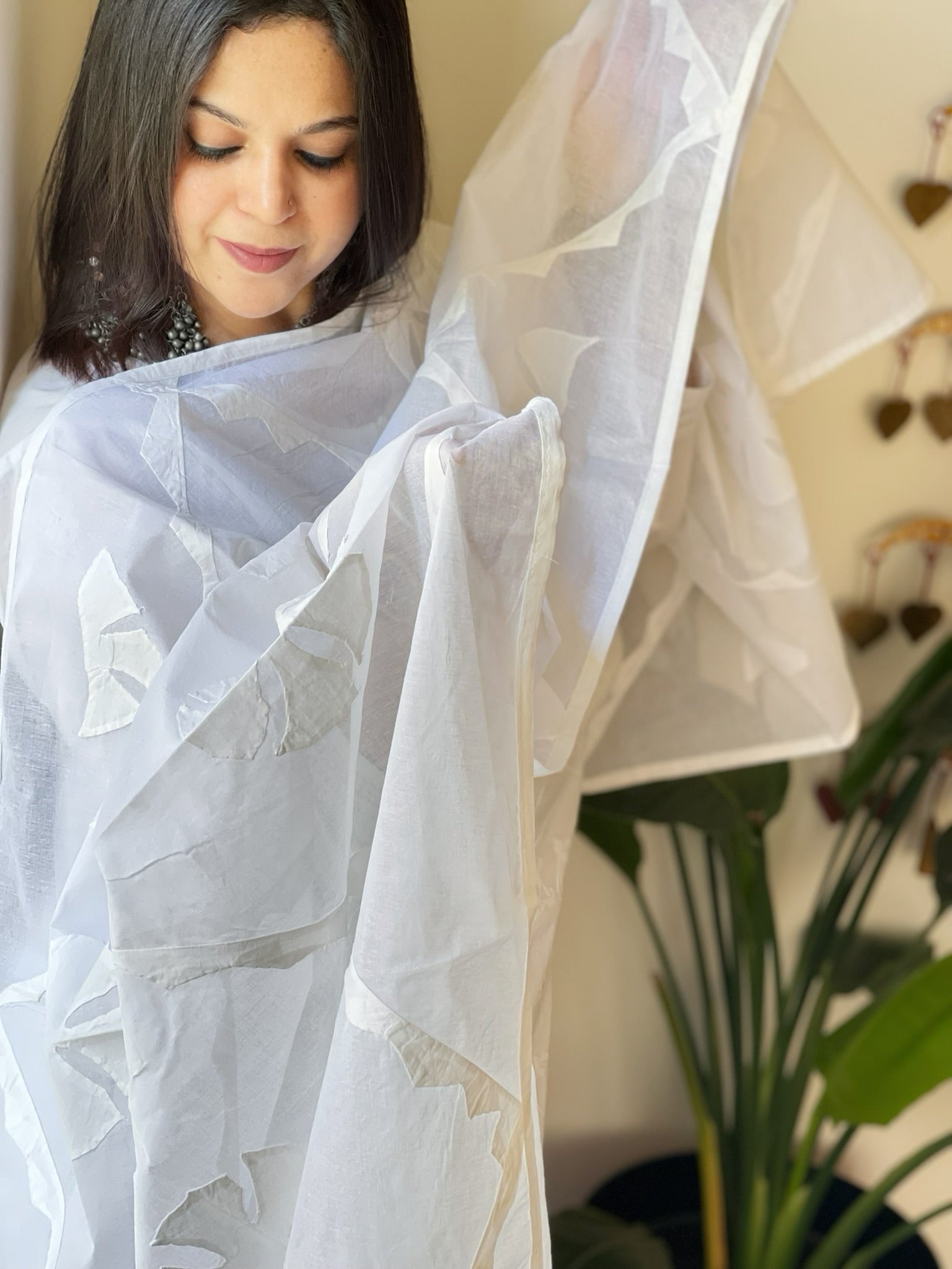 White Applique handwork Dupatta in Cotton - Masakalee