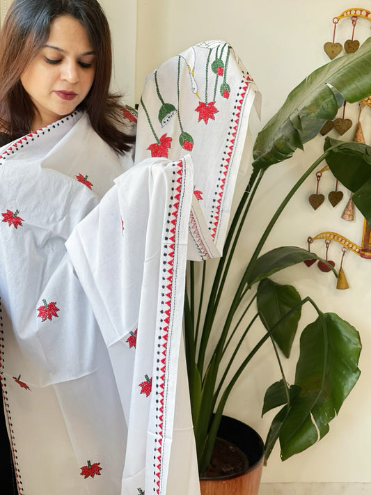 White Handmade Kantha Dupatta in Pure Cotton - Masakalee