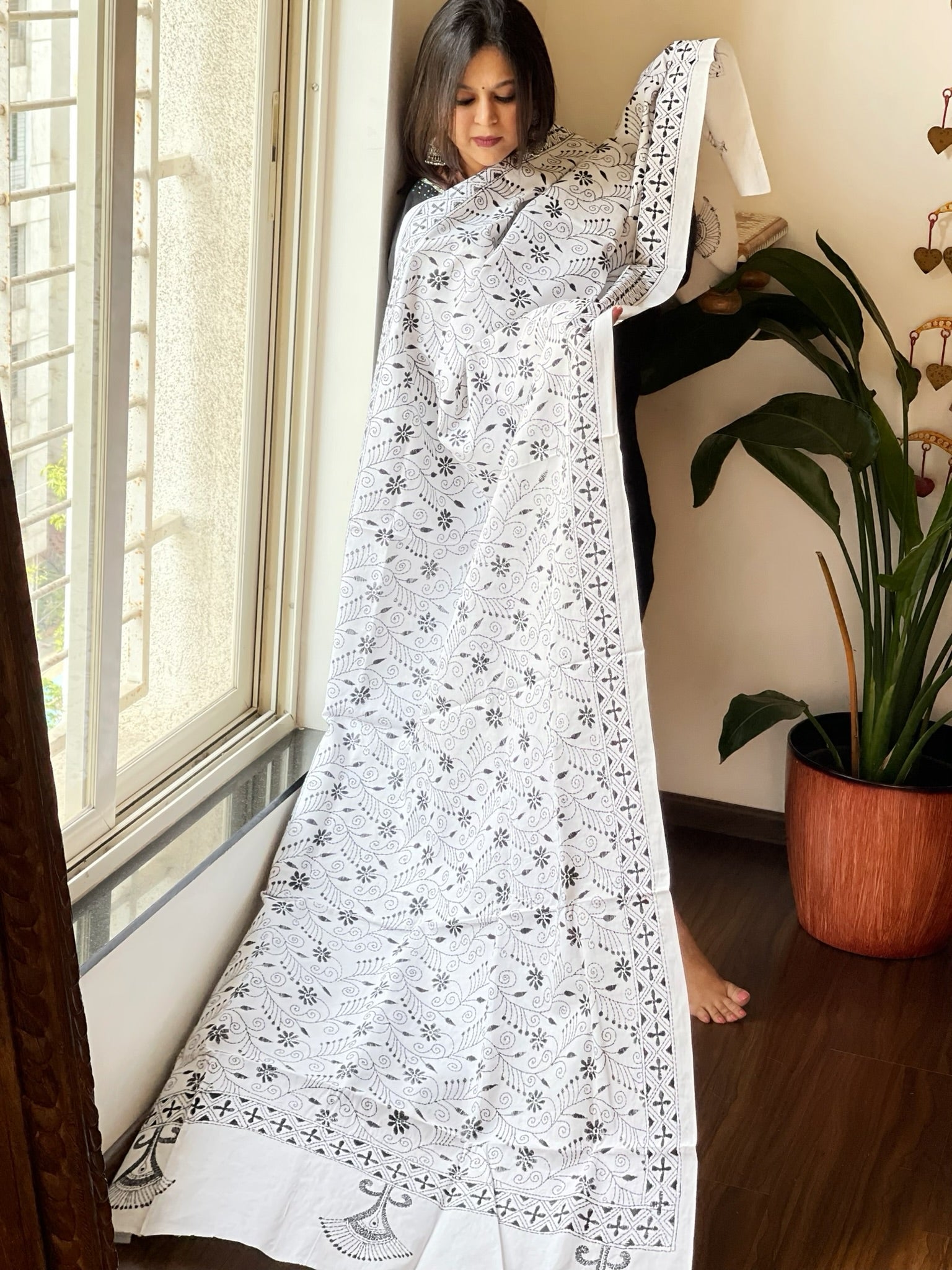 White Handmade Kantha Dupatta in Pure Cotton - Masakalee