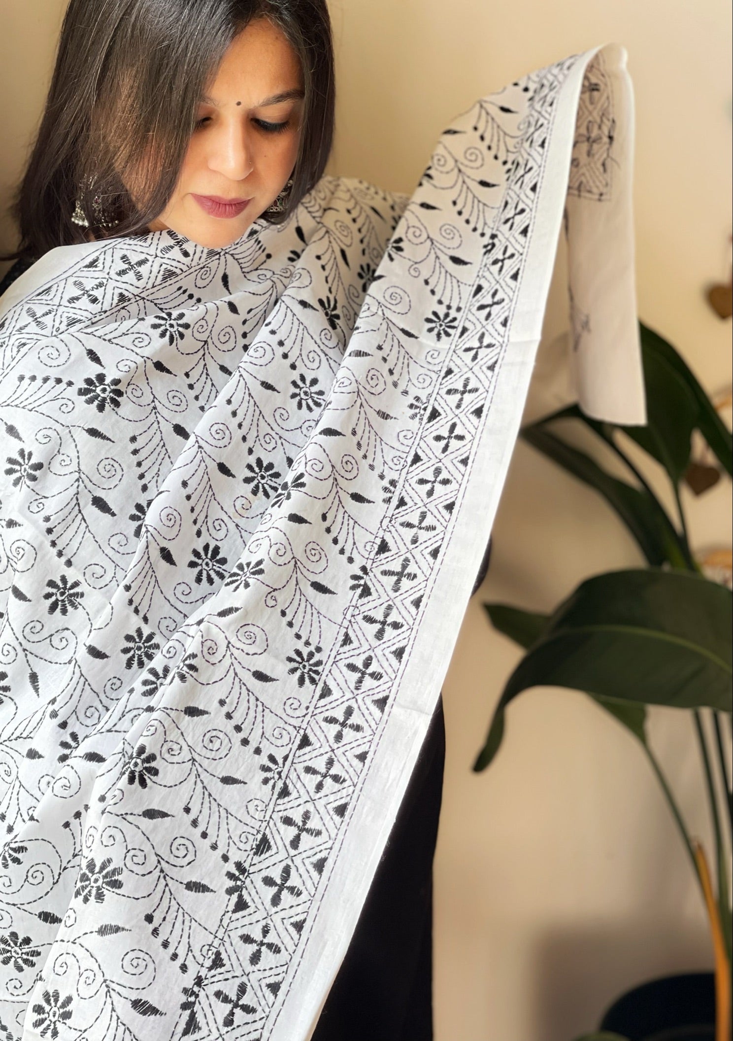 White Handmade Kantha Dupatta in Pure Cotton - Masakalee