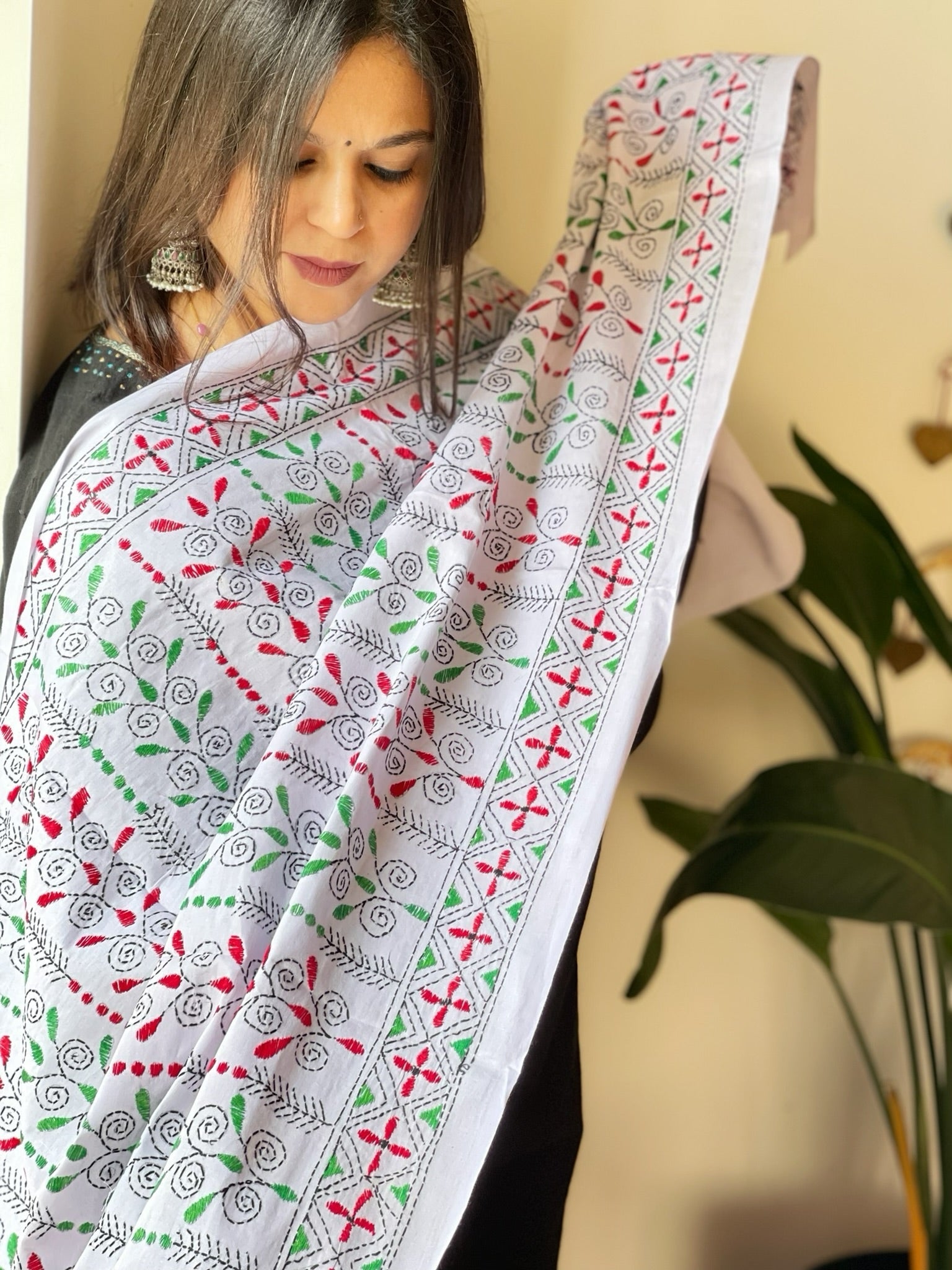 White Handmade Kantha Dupatta in Pure Cotton - Masakalee