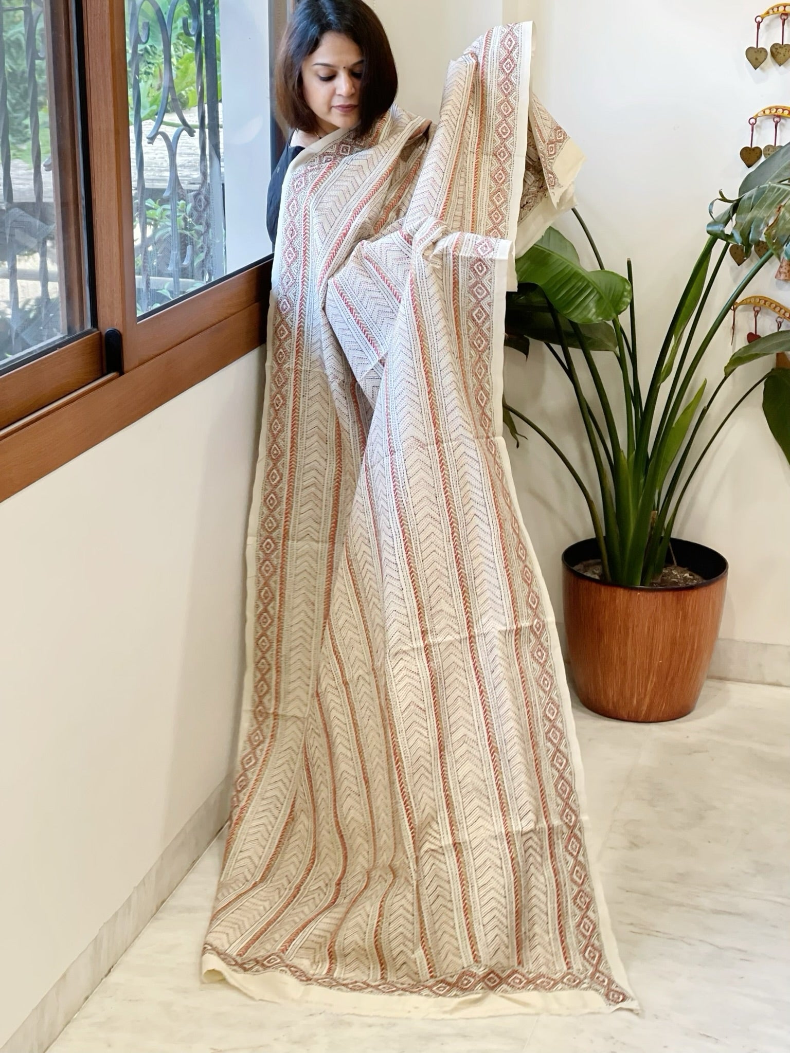 White Handmade Kantha Dupatta in Silk - Masakalee