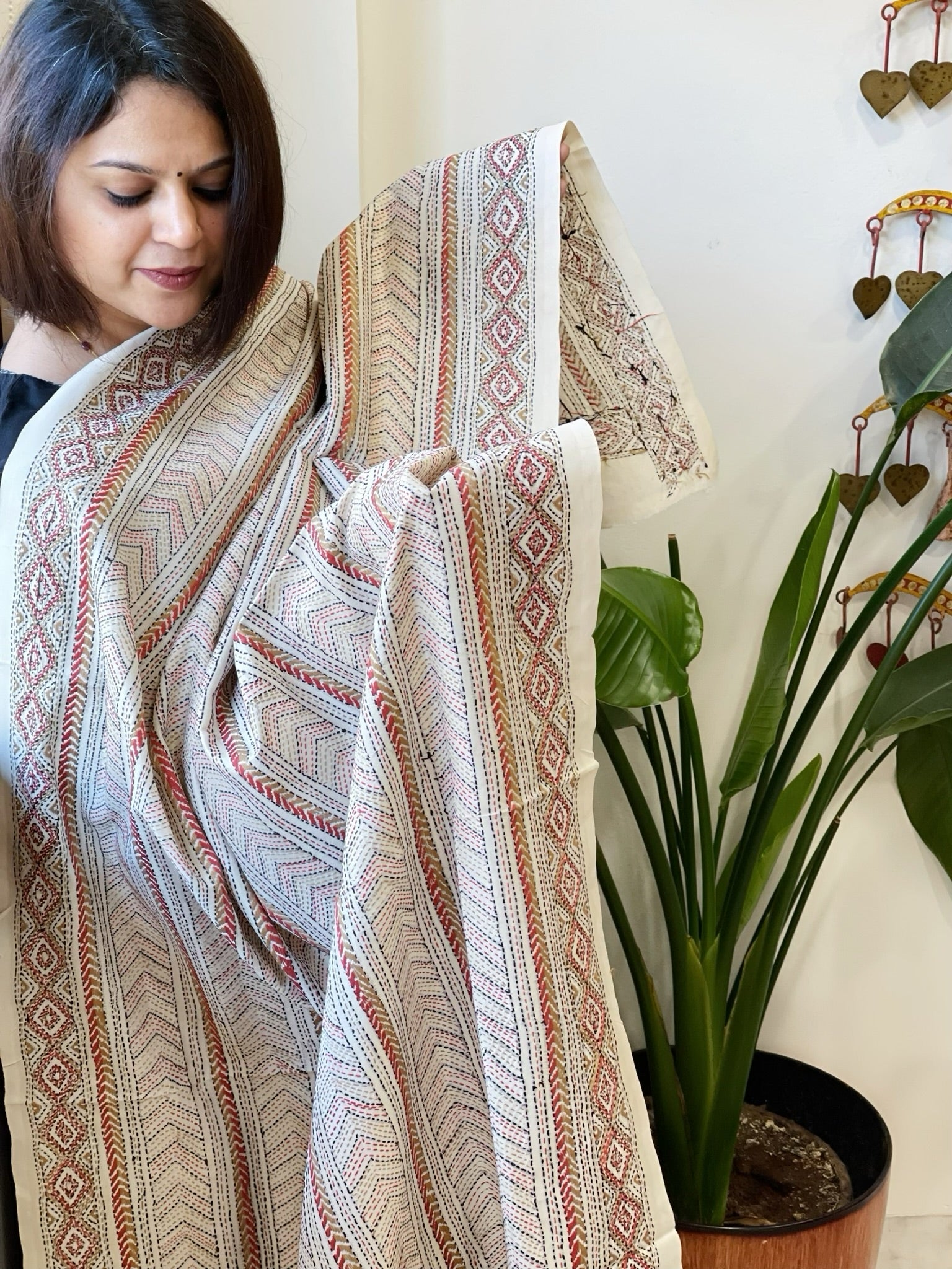 White Handmade Kantha Dupatta in Silk - Masakalee