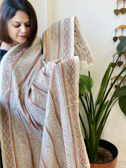 White Handmade Kantha Dupatta in Silk - Masakalee
