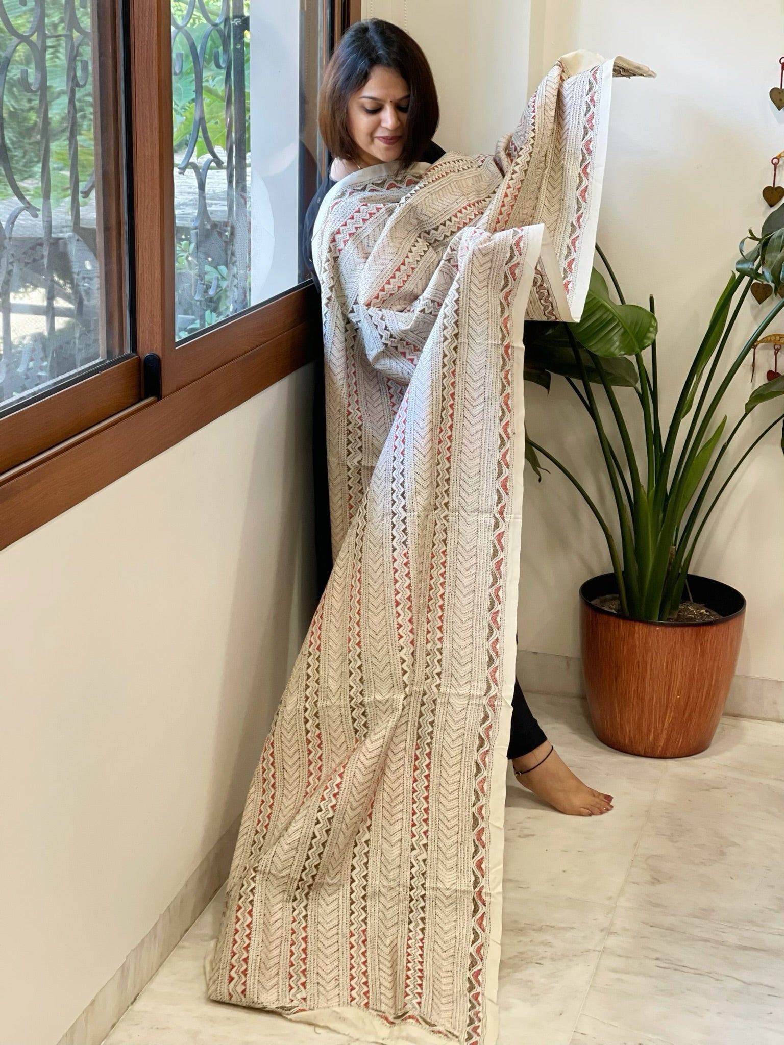 White Handmade Kantha Dupatta in Silk - Masakalee