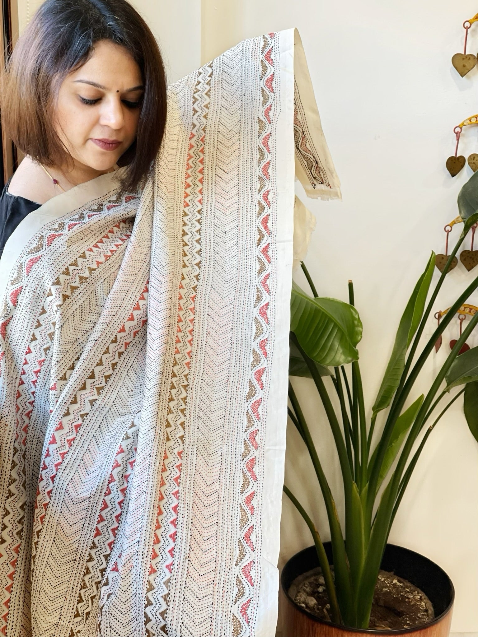 White Handmade Kantha Dupatta in Silk - Masakalee