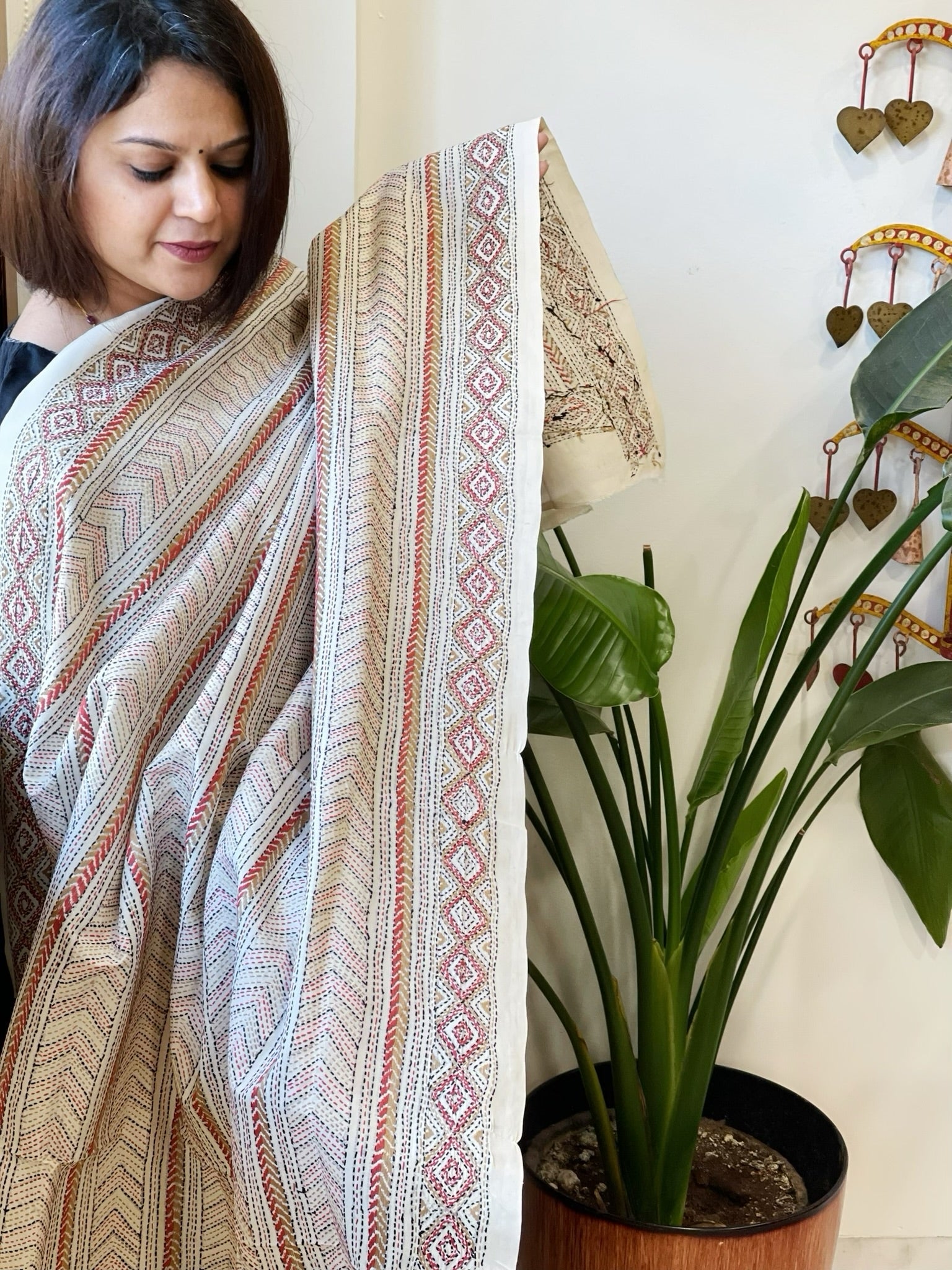 White Handmade Kantha Dupatta in Silk - Masakalee