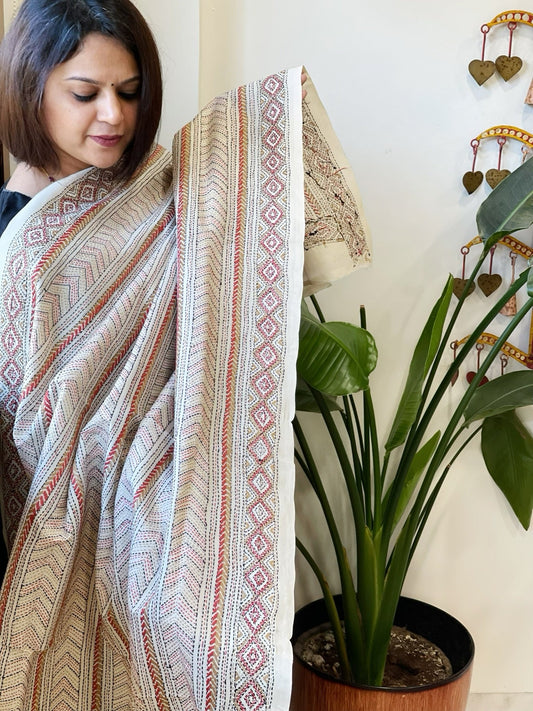 White Handmade Kantha Dupatta in Silk - Masakalee