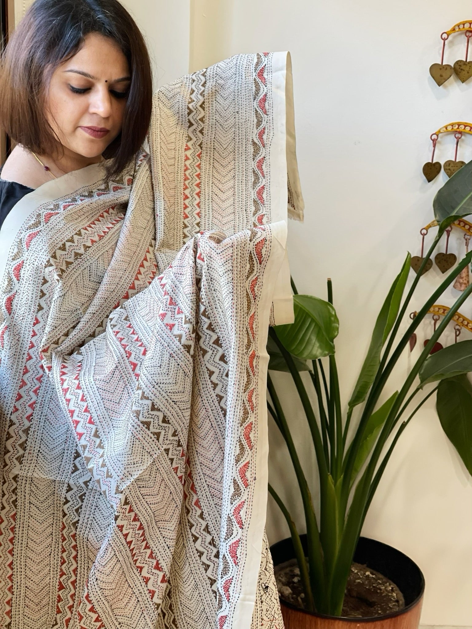 White Handmade Kantha Dupatta in Silk - Masakalee