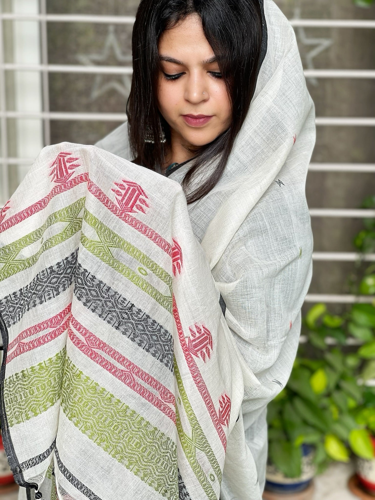 White Handwoven Bhujodi Dupatta in Chanderi Cotton - Masakalee