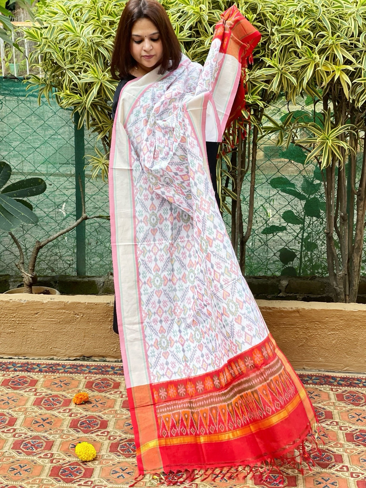 White Handwoven Ikat Dupatta Pure Silk - Cotton - Masakalee