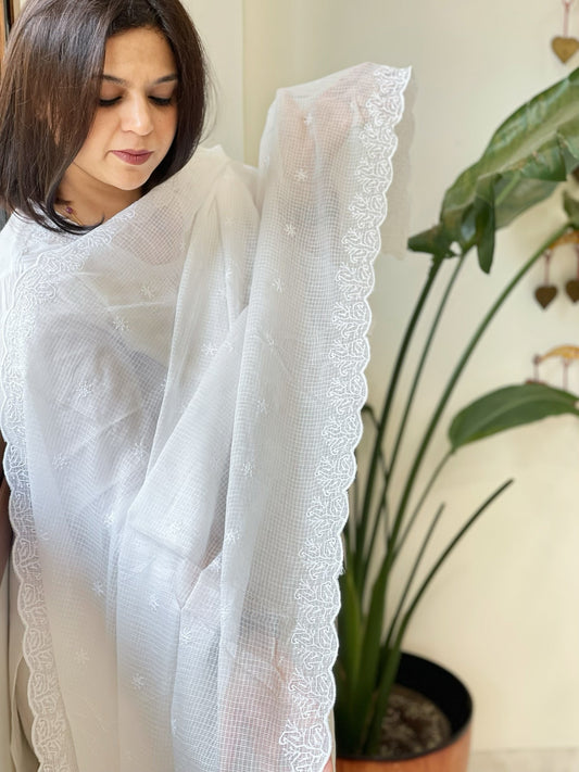 White Kota Cotton Dupatta with Thread Embroidery - Masakalee