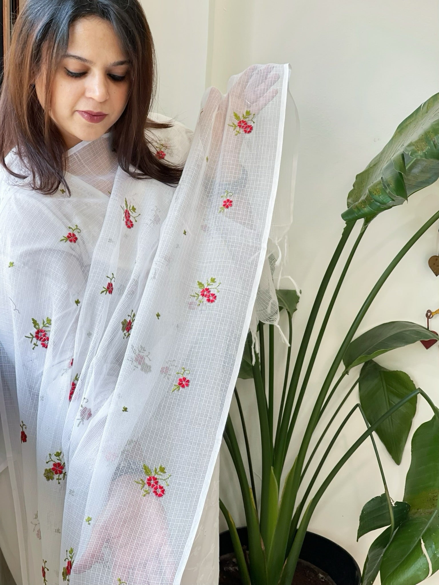 White Kota Cotton Dupatta with Thread Embroidery - Masakalee