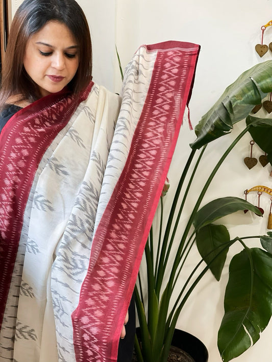 White, Maroon Handwoven Ikat Dupatta in Cotton - Masakalee