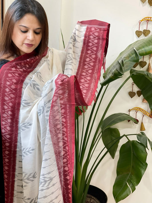 White, Maroon Handwoven Ikat Dupatta in Cotton - Masakalee