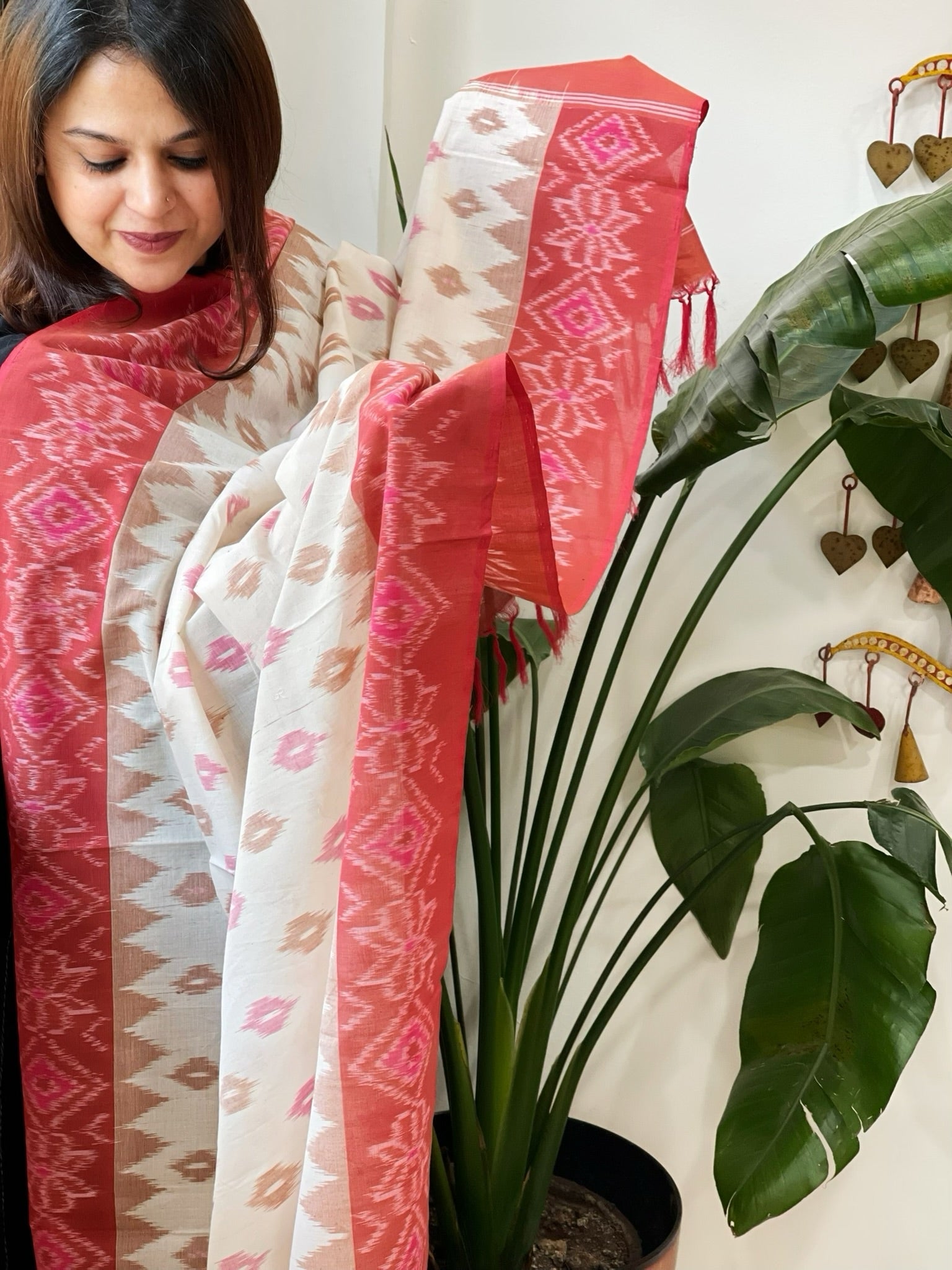 White, Pink Handwoven Ikat Dupatta in Cotton - Masakalee